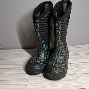 BOGS WINTER BOOTS SIZE 11 Kids